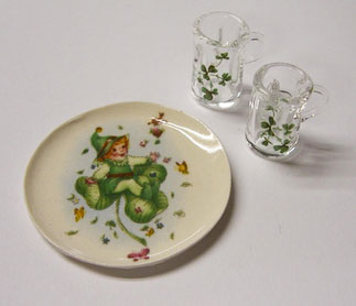 Dollhouse Miniature Shamrock Platter With 2 Beer Steins